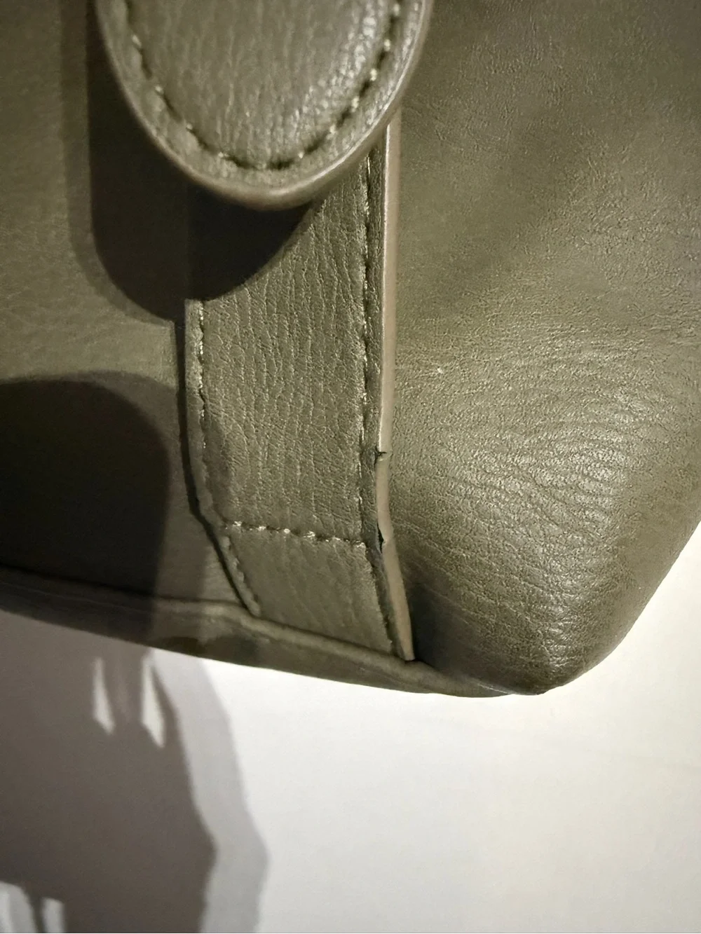 Universal Thread sleek olive